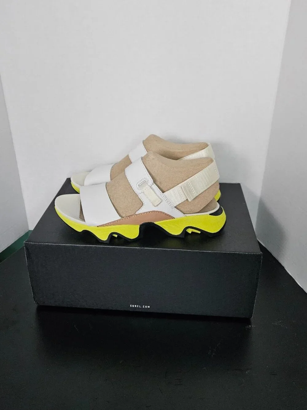 SOREL Kinetic Impact II Sling Low Sandals – Women’s Size 8– White/Neon